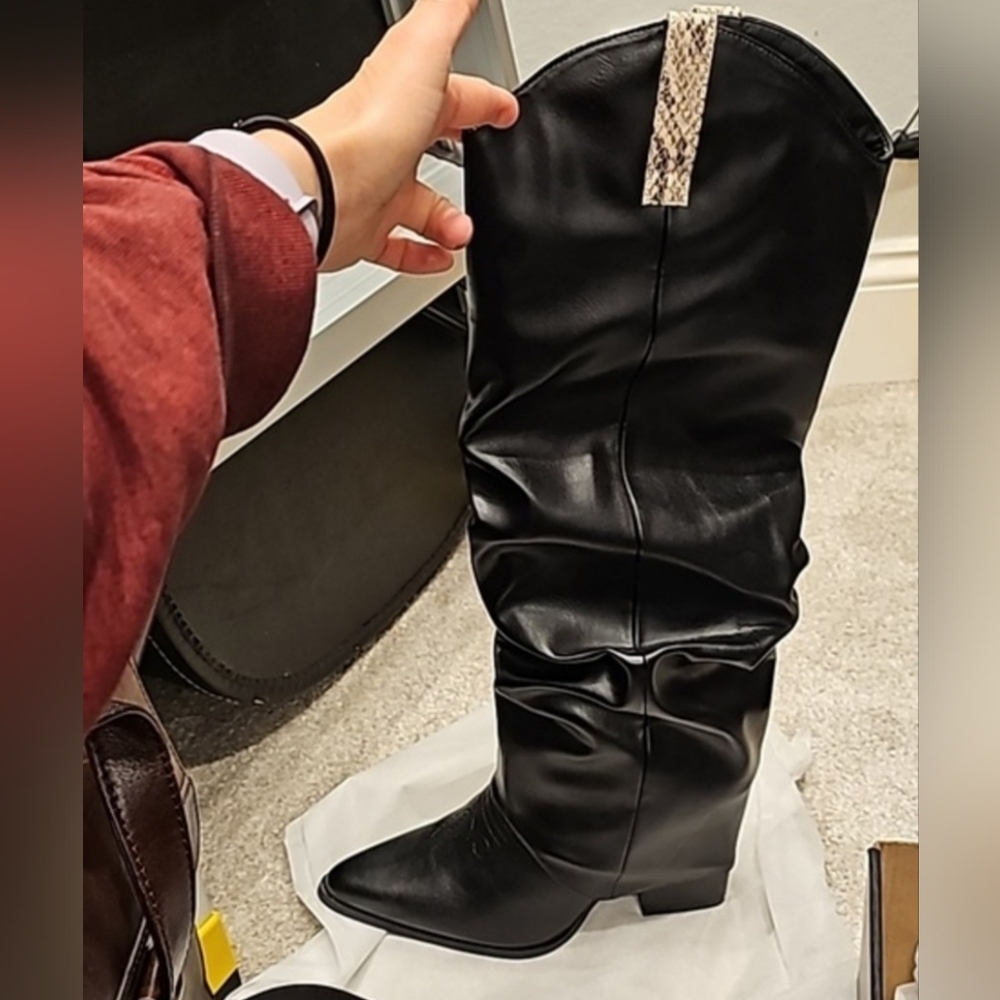 Knew high boots